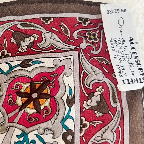 Oscar de la Renta Scarf 100% silk - Picture 4 of 4